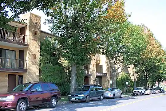 Imperial Manor III Apartments Photo 2