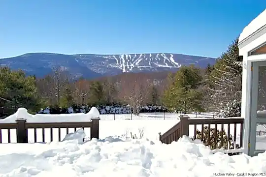 2075 Upper Birch Creek Rd Photo 2