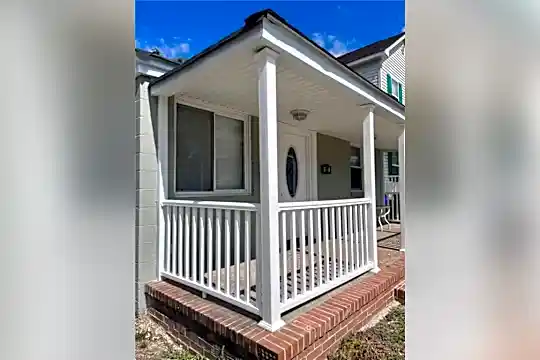 902 Joyce St Photo 1