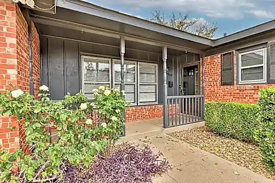 4434 28th St Photo 2