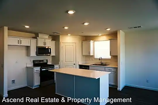 6014 Vespucci Ave Photo 2