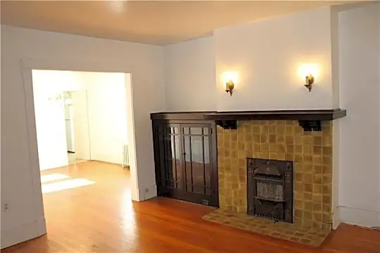 389 Gross St #1 Photo 2