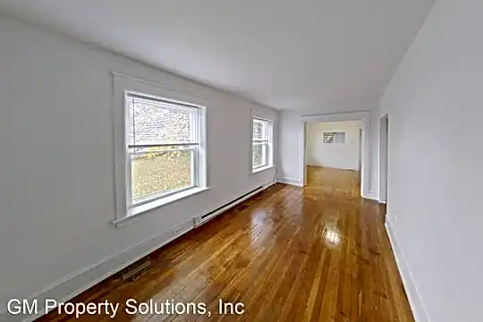 2710 Woodlawn St Photo 1