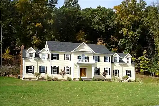 32 Fieldstone Dr Photo 1