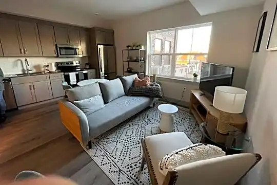 548 Franklin Ave #302 Photo 2