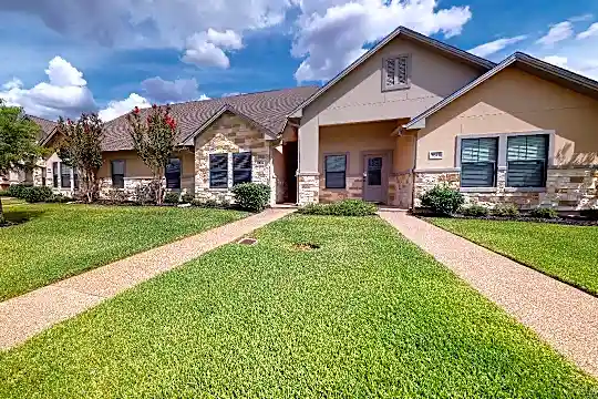 3824 Black Hawk Ln Photo 2