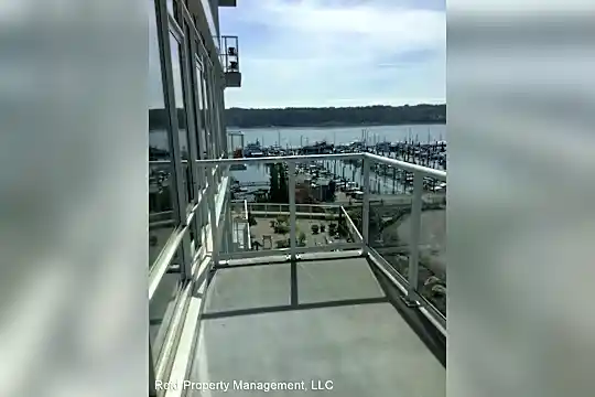 320 Washington Ave Photo 2