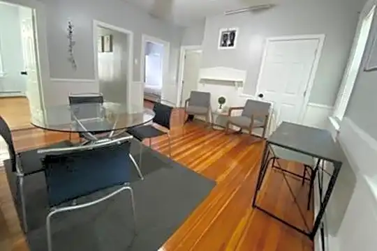 31 Violet St Photo 1