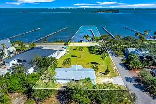 1001 Indian River Dr Photo 2