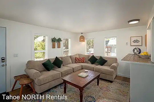 8841 Brook Ave Photo 2