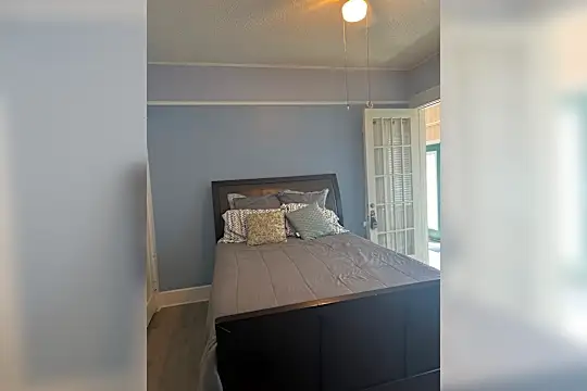 133 Hopkins Blvd Photo 2