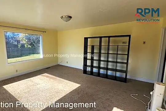 972 E South Weber Dr Photo 2