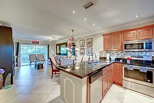 5102 NW 36th St #604 Photo 1