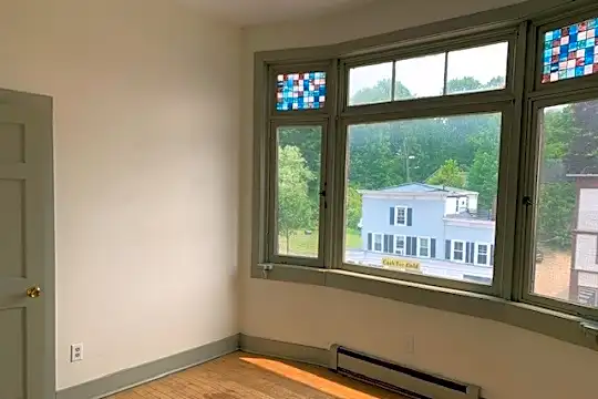 408 Central St #6 Photo 1