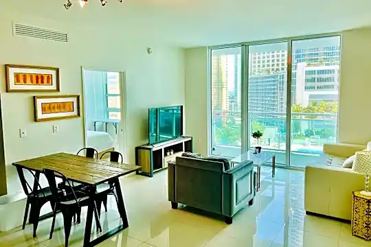 950 Brickell Bay Dr Photo 1