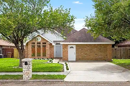 818 Diana Dr Photo 1