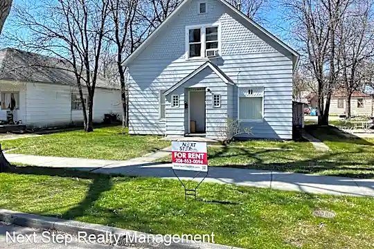 1305 Denver Ave Photo 2