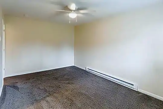 202 Hegler Ln Photo 2