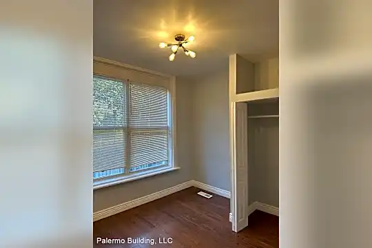 2231 W Taylor St Photo 2