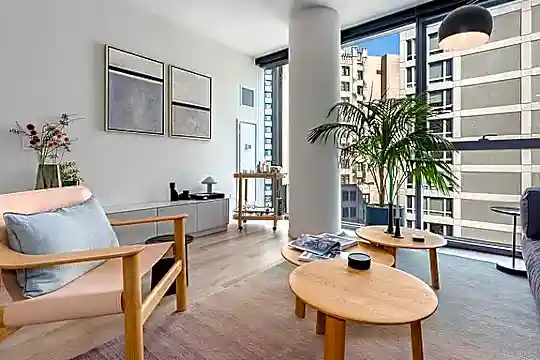 102 E Wacker Pl Photo 2