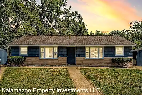 1021 Avondale Cir Photo 1