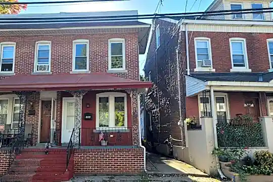 859 Spruce St Photo 1