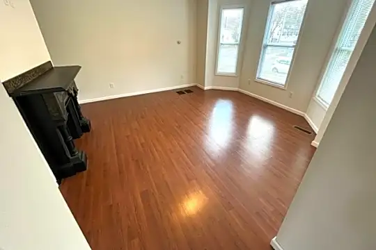 209 Beech St Photo 2