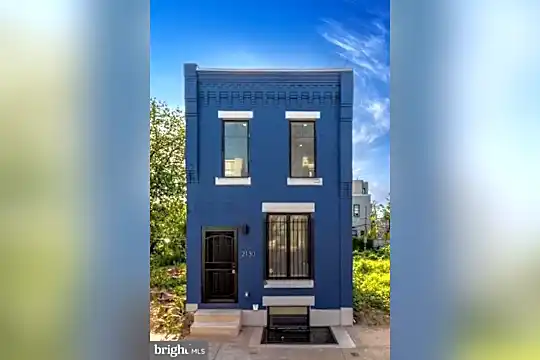 2130 N Dover St Photo 2