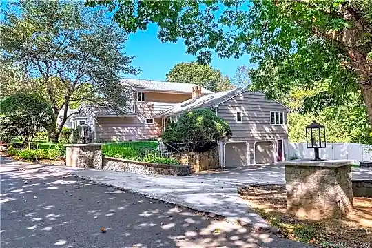 10 Echo Ln Photo 1