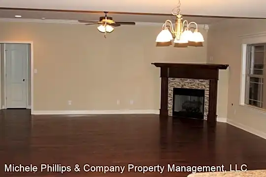 2120 Airborn Dr Photo 2