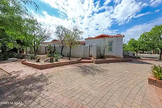 2902 E Mabel St Photo 1