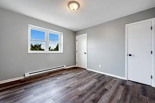 16 Waldemar Ave Photo 2