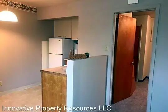 200 N McKenzie St Photo 2