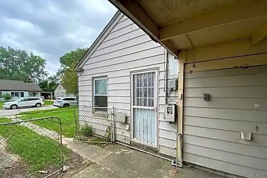 22151 Morton St Photo 2