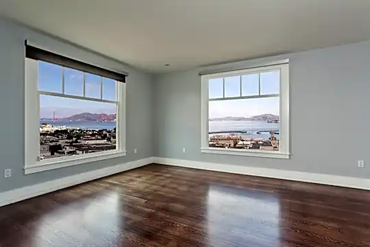 2701 Larkin St Photo 2