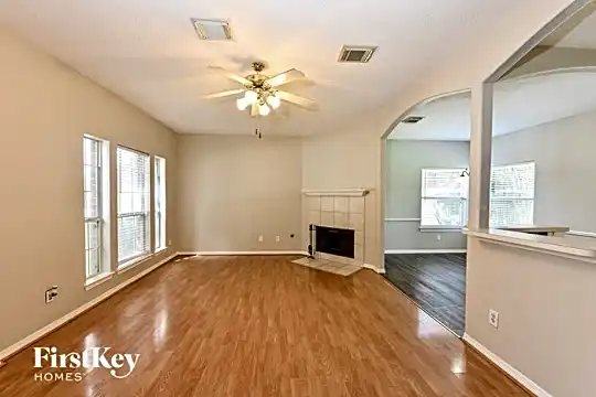 2803 Spring Dusk Dr Photo 2