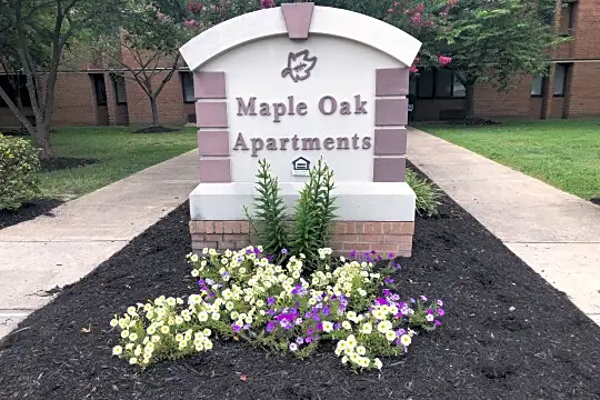 Maple Oak Apartments Photo 2