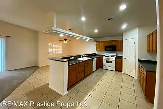 3312 E Cane Dr Photo 2