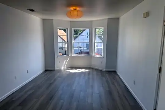 125 Ely St Photo 1