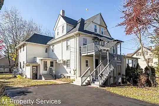 338 Poplar Ave Photo 1