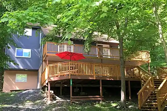 129 Radcliff Rd Photo 1
