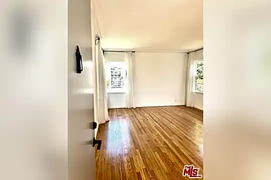 2330 Ashland Ave Photo 2
