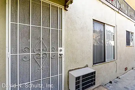 1132 Rosedale Ave Photo 2