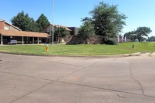 Fountain Lake Apartments Photo 2