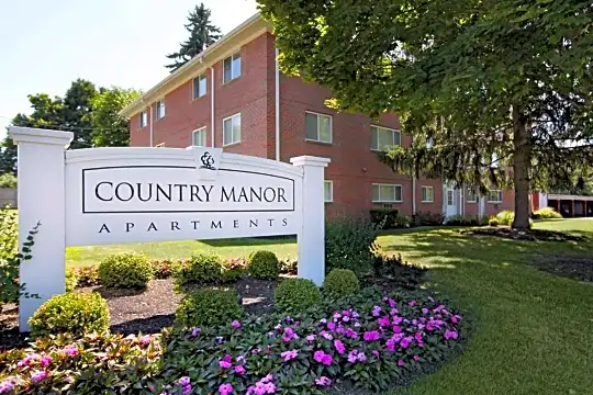 Country Manor Photo 2