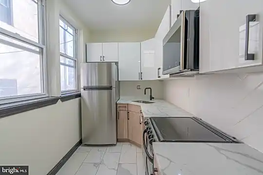 1424 W Girard Ave #C Photo 1