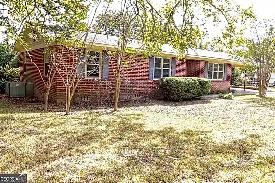 5718 Swymer Dr Photo 2