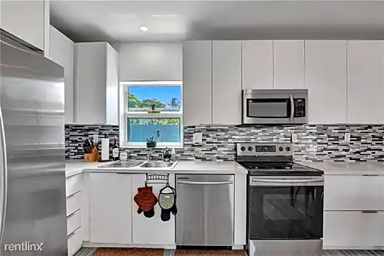 1732 NE 173rd St Photo 2