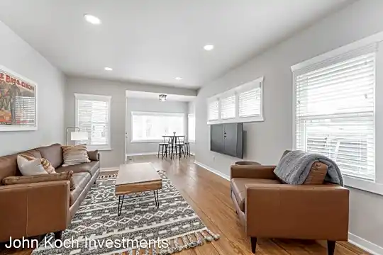 1205 S 7th Ave Photo 2
