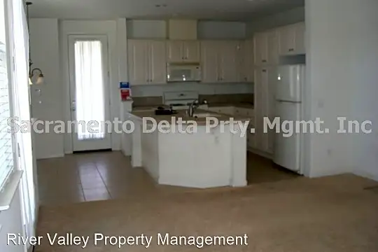 110 Belfont Cir Photo 2